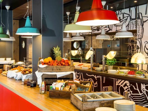 Daily buffet breakfast for a fee