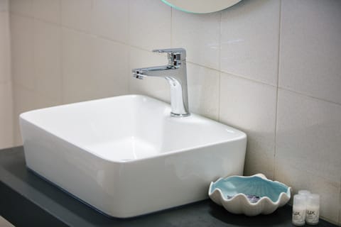 Apartment, 1 Bedroom, Sea View | Bathroom | Bathtub, hair dryer, slippers, towels