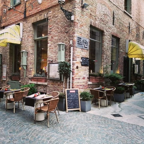 Lunch and dinner served, Italian cuisine