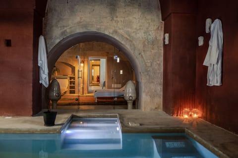 Couples treatment rooms, sauna, hot tub, steam room, Turkish bath
