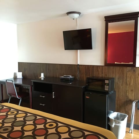 Standard Room, 1 King Bed | Room amenity