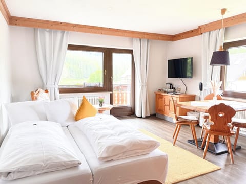 Family Room | 1 bedroom, premium bedding, in-room safe, desk