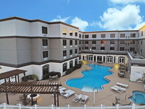 Outdoor pool, sun loungers