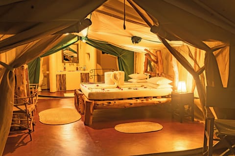 Deluxe Tent | In-room safe, desk