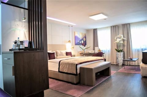 Superior Double Room | Hypo-allergenic bedding, down comforters, minibar, in-room safe