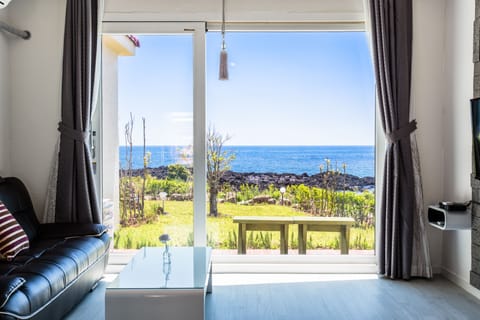 Family Duplex | Premium bedding, pillowtop beds, free WiFi