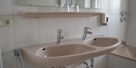 Standard Double Room | Bathroom sink