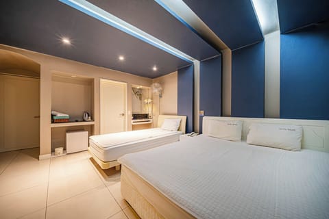 Deluxe Twin Room | Premium bedding, soundproofing, free WiFi, wheelchair access