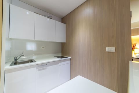 Presidential Suite, Jetted Tub, City View | Minibar, in-room safe, desk, soundproofing