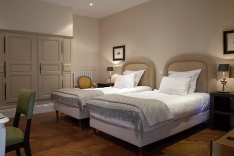 Twin Room | Premium bedding, minibar, in-room safe, desk