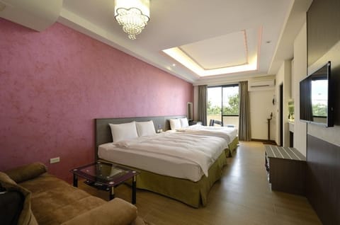 Family Room, Bathtub | Desk, blackout drapes, soundproofing, free WiFi