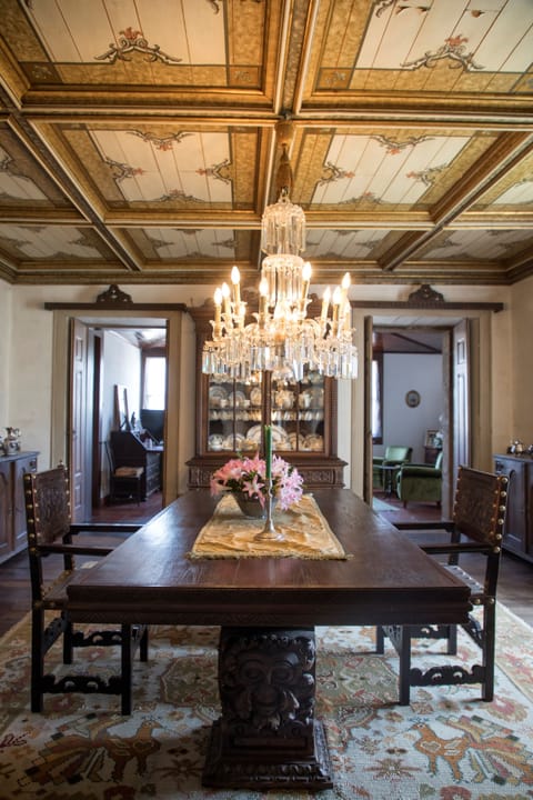 Free daily self-serve breakfast