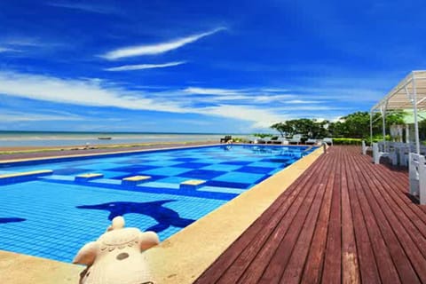 Outdoor pool, pool umbrellas, sun loungers