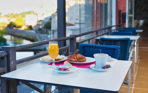 Daily continental breakfast for a fee
