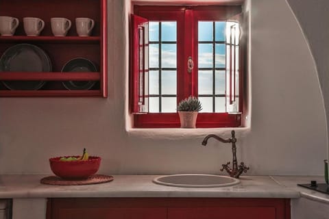 Junior Studio Suite, Hot Tub, Sea View | Private kitchenette | Fridge, stovetop, coffee/tea maker, electric kettle