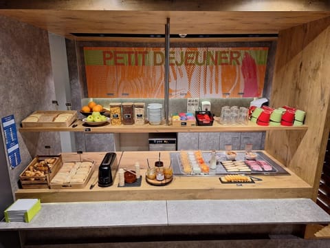 Daily buffet breakfast for a fee