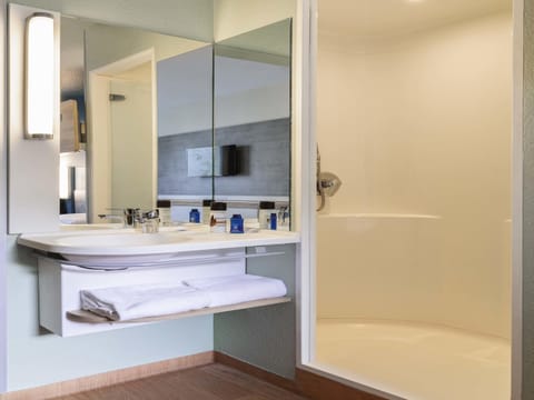 Desk, free WiFi, bed sheets, wheelchair access