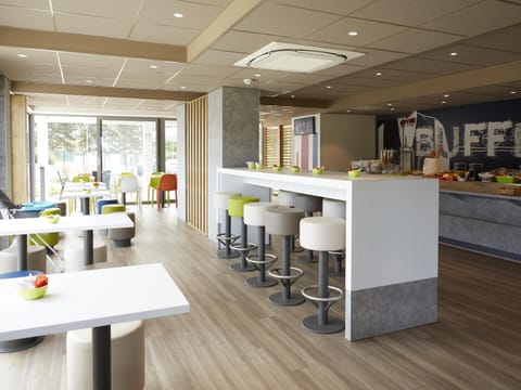 Daily buffet breakfast (EUR 9.90 per person)