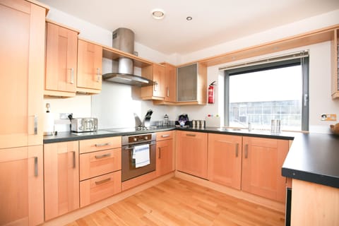 Design Apartment, 2 Bedrooms, 2 Bathrooms | Private kitchen | Fridge, microwave, oven, stovetop