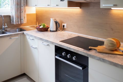 Apartment, 3 Bedrooms (8 Persons) | In-room dining