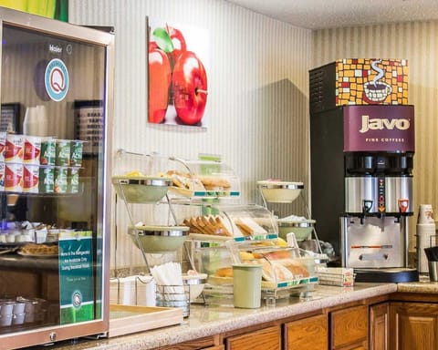 Free buffet breakfast on weekdays