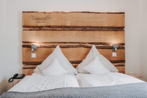 Basic Double Room, 1 Double Bed (SaarClassic) | Hypo-allergenic bedding, minibar, in-room safe