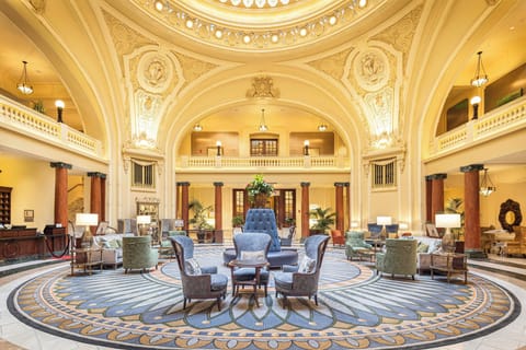 2 bars/lounges, poolside bar