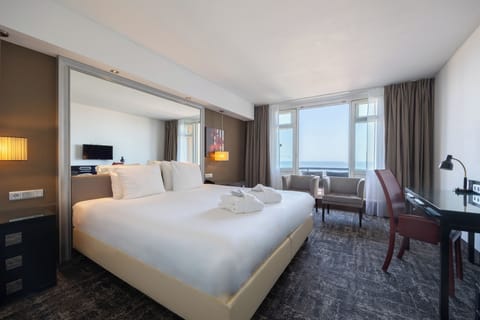 Superior Room, Sea View | Minibar, in-room safe, cribs/infant beds, rollaway beds