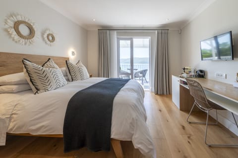 Superior Room, 1 Queen Bed, Lagoon View | Premium bedding, down comforters, minibar, in-room safe