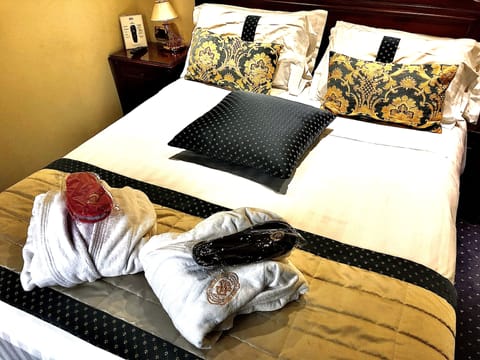 Select Comfort beds, in-room safe, desk, soundproofing