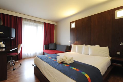 In-room safe, desk, blackout drapes, soundproofing