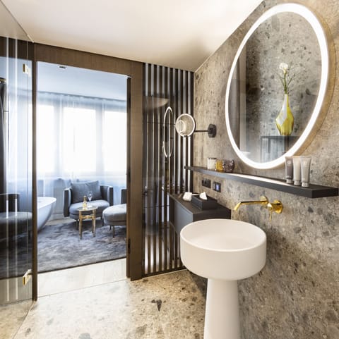 Junior Suite | Bathroom | Eco-friendly toiletries, hair dryer, bathrobes, slippers