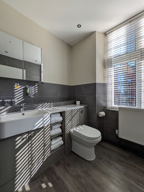 Standard Triple Room | Bathroom | Combined shower/tub, free toiletries, hair dryer, towels