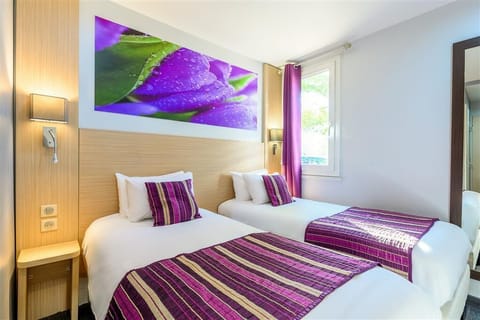 Standard Twin Room, 2 Twin Beds, Non Smoking | Premium bedding, desk, iron/ironing board, travel crib