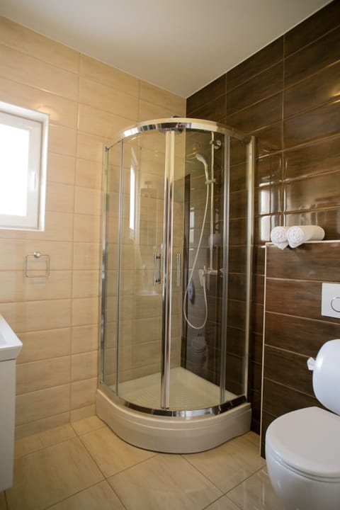 8 bedrooms, premium bedding, minibar, blackout drapes