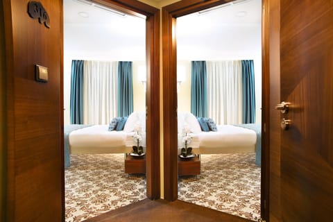 Room, Connecting Rooms | Premium bedding, minibar, in-room safe, desk