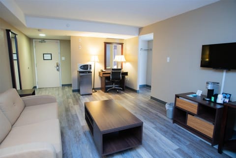 Studio Suite, 1 King Bed, Non Smoking | Desk, soundproofing, free cribs/infant beds, free WiFi
