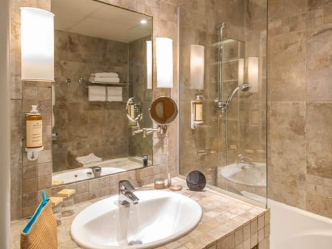 Classic Room, 1 Double Bed, Garden View | Premium bedding, in-room safe, individually decorated