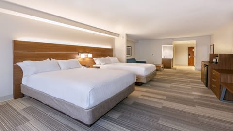 Suite, 2 Queen Beds | 1 bedroom, minibar, in-room safe, desk