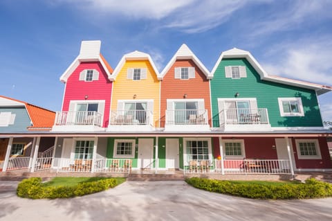 Dutch Village | Minibar, desk, WiFi (free), bed sheets