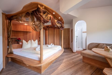 Room (Gluecksbringer) | Hypo-allergenic bedding, in-room safe, individually decorated