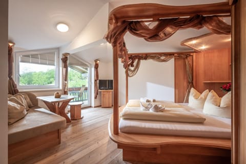 Room (Gluecksbringer) | Hypo-allergenic bedding, in-room safe, individually decorated