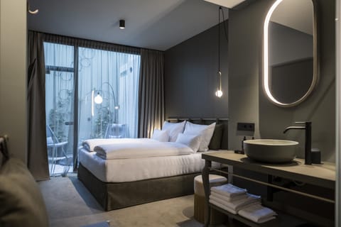 Double Room | Hypo-allergenic bedding, in-room safe, individually decorated