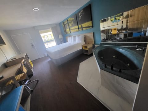 Standard Room, 1 King Bed, Non Smoking, Jetted Tub | In-room safe, desk, blackout drapes, iron/ironing board (on request)