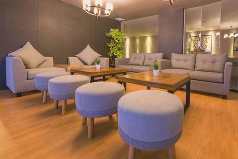 2 bars/lounges, poolside bar