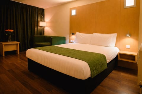 Double Room | Premium bedding, in-room safe, desk, blackout drapes