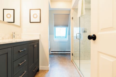 Premium Room | Bathroom | Designer toiletries, hair dryer, bathrobes, towels