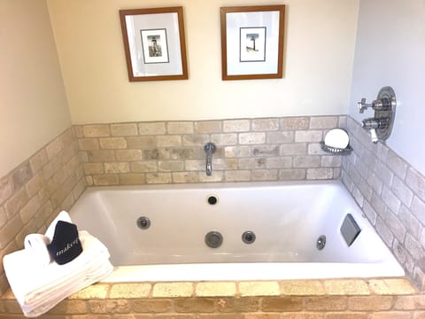 Captain's Room 7 3rd floor spa tub | Private spa tub