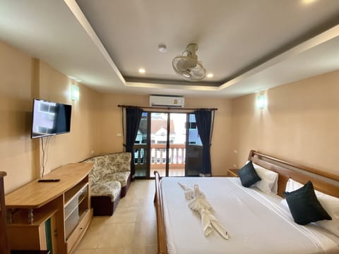 Grand Double Room, 1 Double Bed, City View | In-room safe, desk, free WiFi