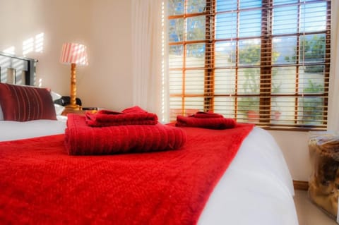 Premium bedding, iron/ironing board, free WiFi